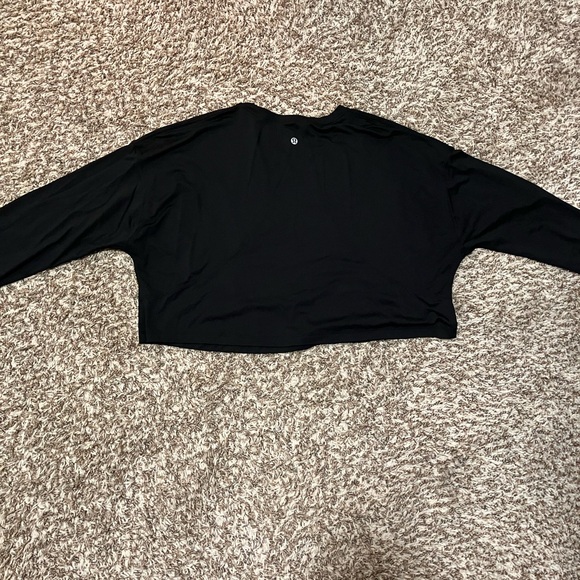 Lululemon loose fitting crop shirt. - Picture 4 of 4